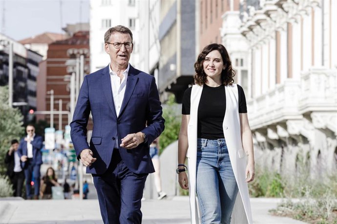 El presidente del Partido Popular y candidato a la Presidencia del Gobierno, Alberto Núñez Feijóo, y la presidenta de la Comunidad de Madrid, Isabel Díaz Ayuso.