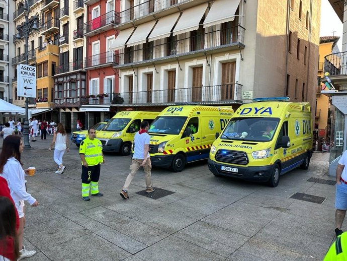 Ambulancias de DYA en la Plaza del Castillo durante los Sanfermines 2023.