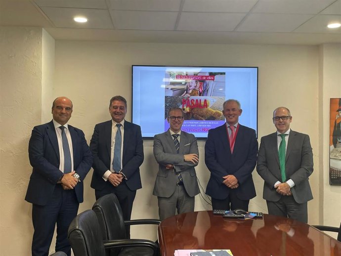 Reunión entre  la Consejería de Industria, Comercio y Empleo y la AECA-ITV