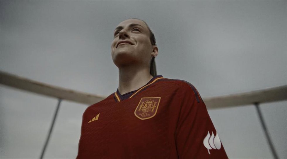 La internacional Alexia Putellas, protagonista del anuncio con el que Iberdrola apoya a la selección española femenina de fútbol ante el Mundial de Australia y Nueva Zelanda.