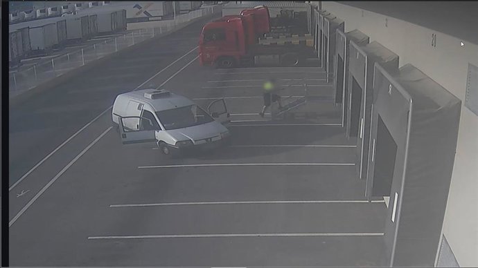 Dos detenidos por robar preservativos y sandalias en empresas logísticas de Alicante fingiendo ser repartidores