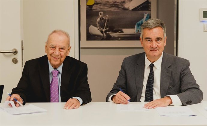 El presidente de Ydrogios, Anastasios Kaskarelis, y el director general de Reale Seguros (derecha), Luca Filippone.