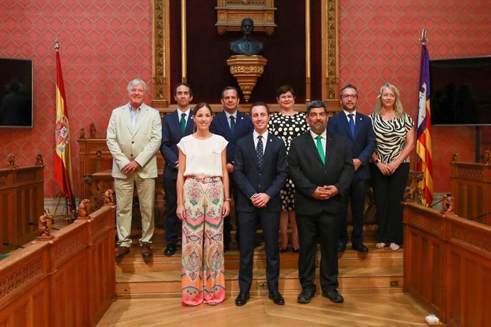 Los ocho consellers del Consell de Mallorca