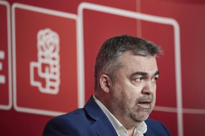 Archivo - El candidato del PSN al Congreso, Santos Cerdán, durante una rueda de prensa