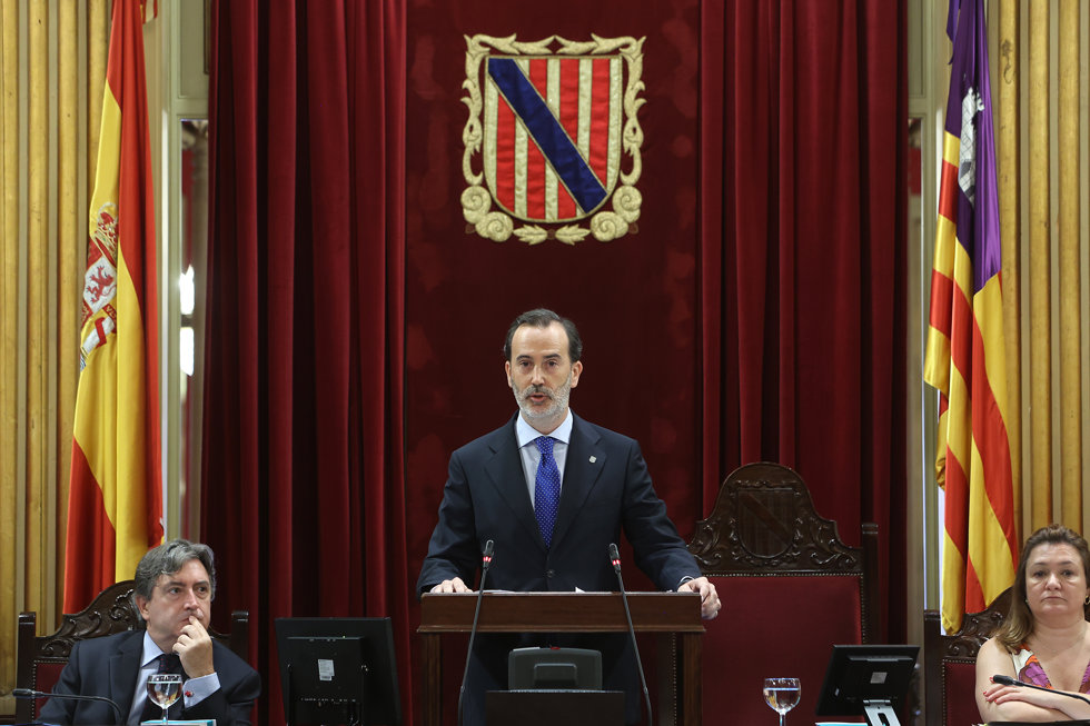 El presidente del Parlament, Gabriel Le Senne, pronuncia el discurso de apertura de la XI legislatura