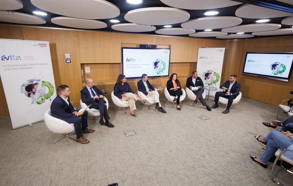 (I-D) Víctor Villalba (Europa Press), José Ignacio Esteban (Ávita); Esther Soriano (Saint-Gobain Solutions); Ignacio Mayoral (Kmmerling); Angélica Tarrasa (Schneider Electric); José Manuel Suárez (Gerflor); Julián Hernández (Aldes)