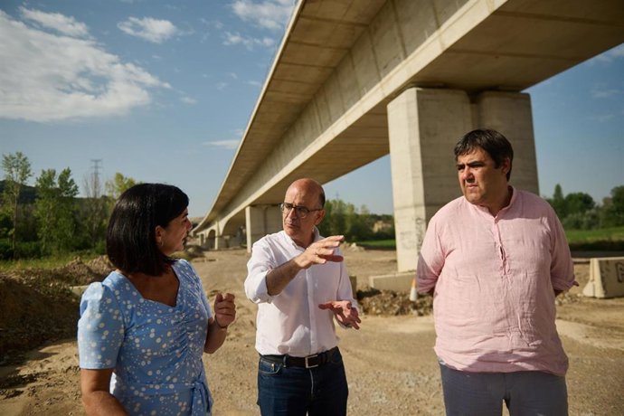 En el centro, el cabeza de lista de UPN al Congreso de los Diputados, Alberto Catalán