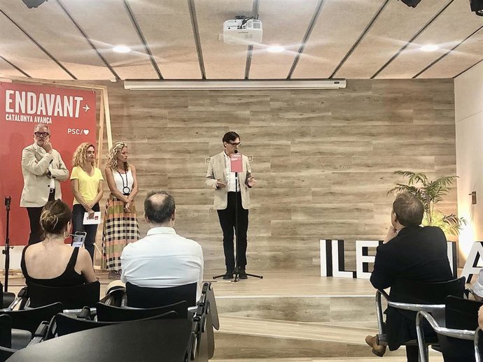 El líder del PSC, Salvador Illa, desde Lleida.