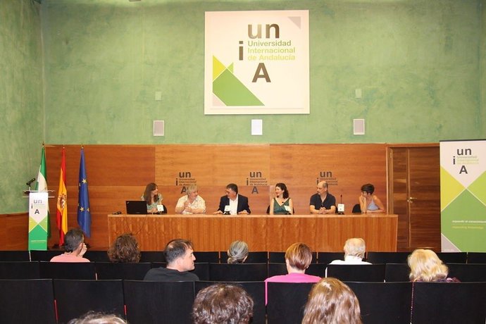 Uno de los actos de la Escuela de Teatro de la UNIA.