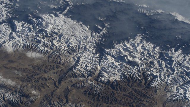 Archivo - February 12, 2022, International Space Station, EARTH ORBIT: View of Mt. Everest, center right, as it peaks above the Himalayas in this photograph from the International Space Station as it orbited 258 miles above southwest China February 12, 20