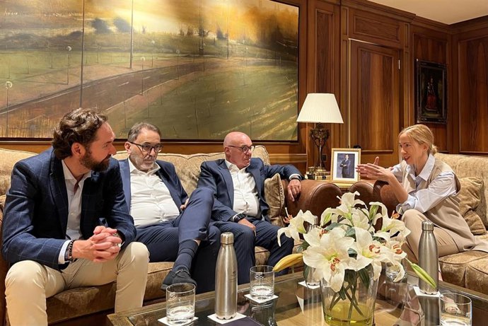 Np Y Fotografía Encuentro Institucional Con Federación De Empresas De La Rioja