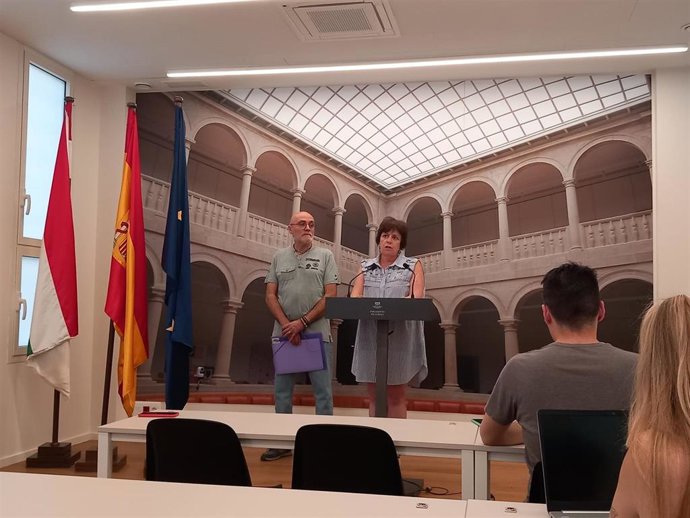 Podemos-IU afea la "imposición" del PP de reducir el número de asesores de los grupos minoritarios en el Parlamento