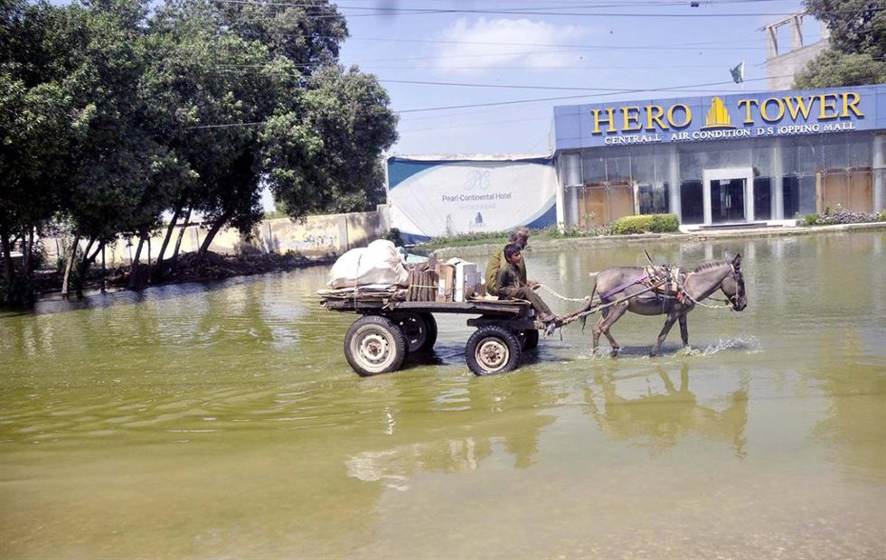 Archivo - Afectados por las inundaciones en Pakistán