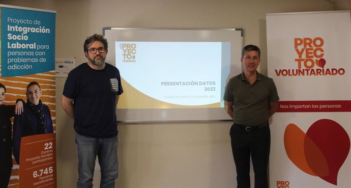 Pedro Pedero y Rafael Ramos en la presentación de la Memoria de Proyecto Hombre 2022