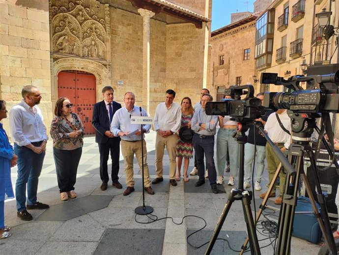 El vicesecretario general de Organización del Partido Popular, Miguel Tellado, atiende a los medios de comunicación en Salamanca
