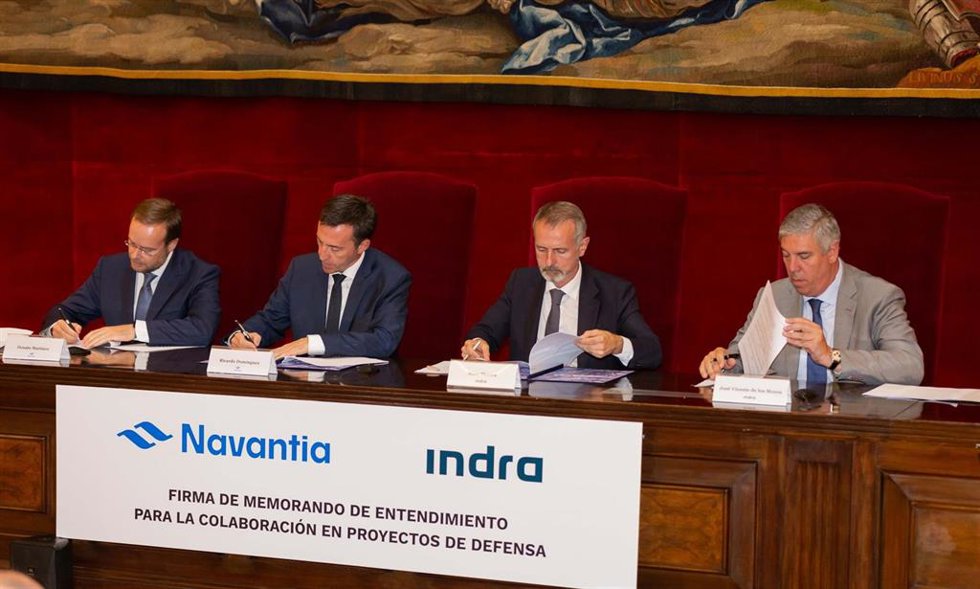 Archivo - De izda a dcha: el director de Sistemas y Servicios de Navantia, Donato Martínez; el presidente de Navantia, Ricardo Domínguez; el presidente de Indra, Marc Murtra, y el consejero delegado de Indra, José Vicente de los Mozos.