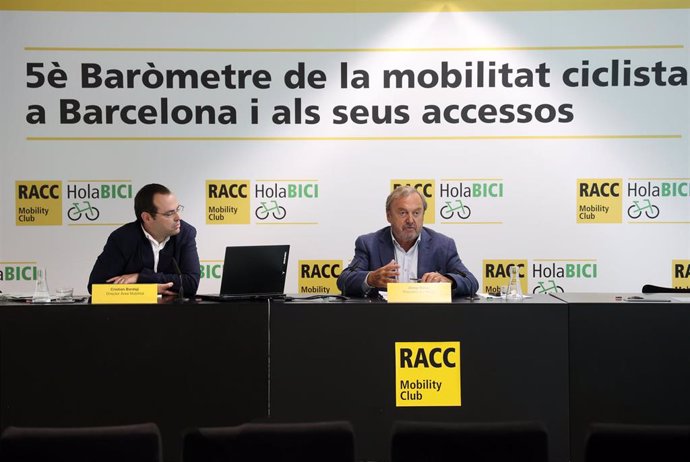 Cristian Bardaji y Josep Mateu presentan el '5o Barómetro de la movilidad ciclista en Barcelona y sus accesos'.