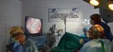 Foto: Un enfermero del Hospital de Jaén participa en una expedición sanitaria a Bolivia