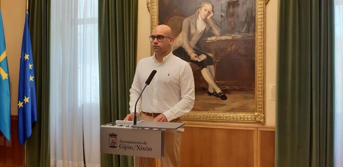 El portavoz de la Junta de Gobierno local en el Ayuntamiento de Gijón, Jesús Martínez Salvador (Foro), en rueda de prensa en el Consistorio gijonés.