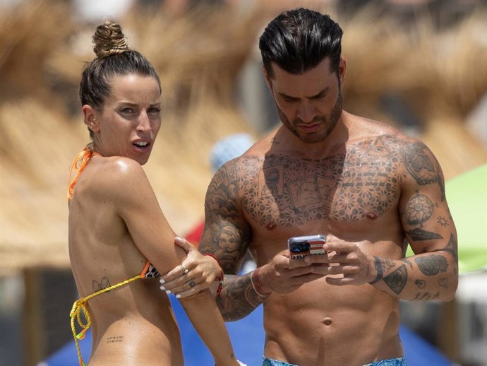 Rodri Fuertes y Marta Castro viven su primer verano como pareja