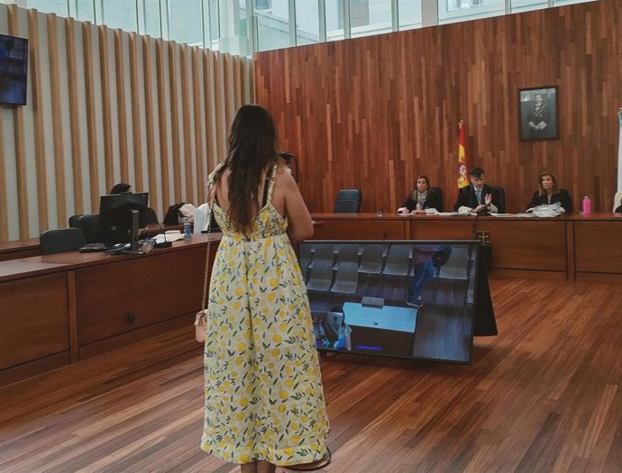 Juicio en Vigo contra una enfermera acusada de intoxicar con fármacos  a su hija menor.