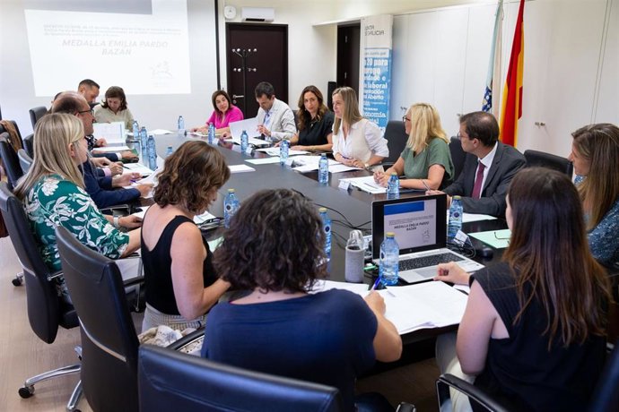 La secretaria xeral da Igualdade, Sandra Vázquez, en la comisión de valoración de las Medallas Emilia Pardo Bazán