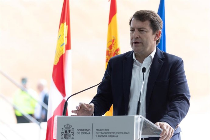 Mañueco defiende analizar las mesas del DS que "están vivas" porque es lo que "corresponde" al inicio de Legislatura