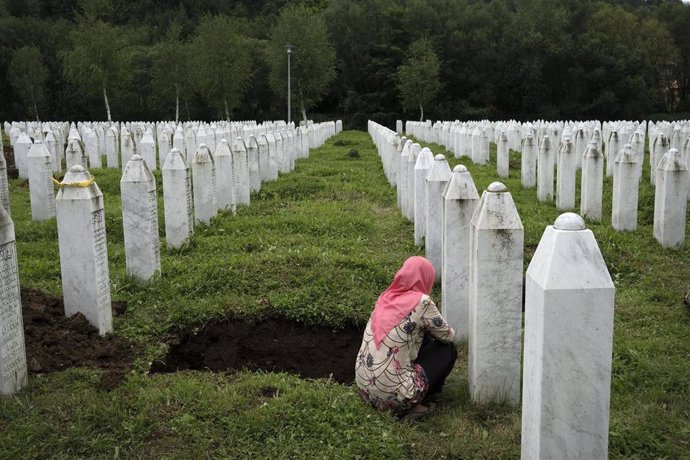 Archivo - Cementerio memorial de las víctimas de la masacre de Srebrenica, en Bosnia