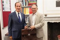 Marí traspasa su cartera a Juan Manuel Lafuente