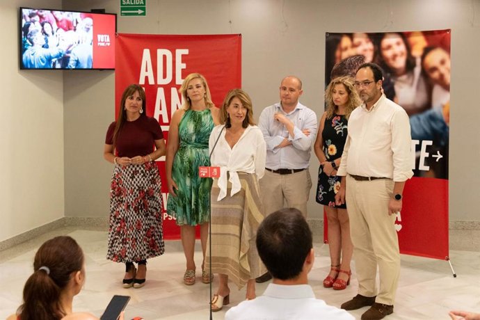 La ministra de Transportes, Movilidad y Agenda Urbana, Raquel Sánchez, en una rueda de prensa en Almería.