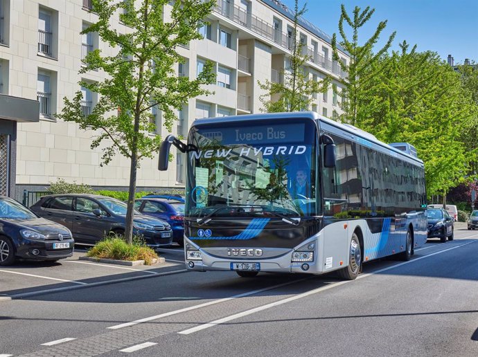 Archivo - Crossway Hybrid de Iveco Bus.