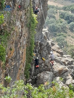 Rescate de dos personas en una tirolina en el término municipal de Gaucín.