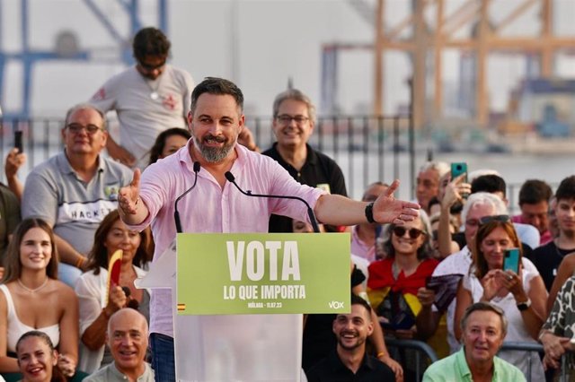 Abascal llama a dar a Vox una fuerza