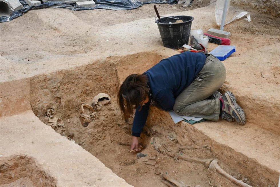 Archivo - Imagen de archivo de una excavación arqueológica para la recuperación de la memoria histórica