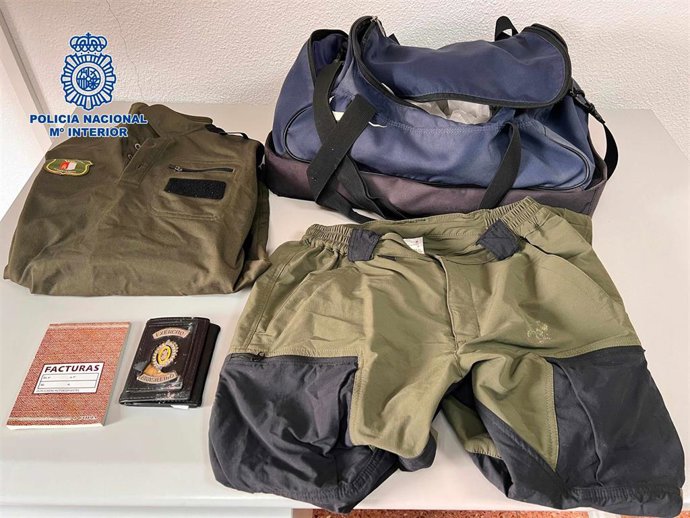 La Policía Nacional detiene a dos estafadores que se hicieron pasar por agentes medioambientales.