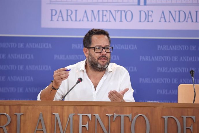 El portavoz del Grupo Mixto-Adelante Andalucía, José Ignacio García, en una rueda de prensa en el Parlamento andaluz.