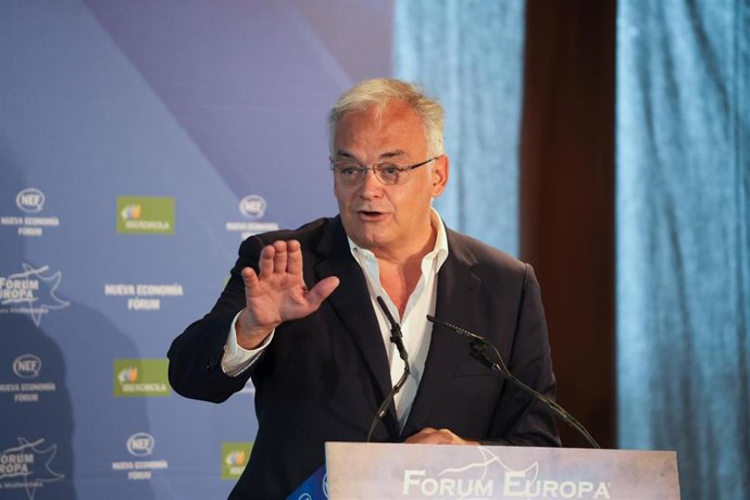 El vicesecretario de Acción Institucional del PP, Esteban González Pons, interviene durante un desayuno informativo