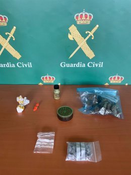 Material intervenido a dos hombres detenidos por tráfico de drogas en un control preventivo de Sanfermines.