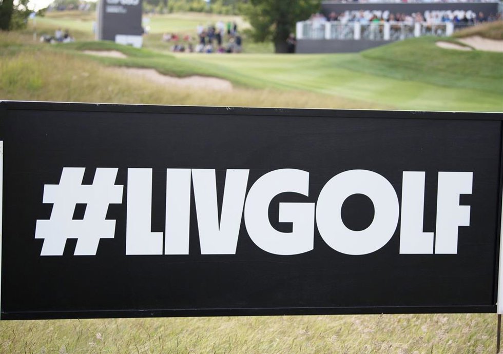 Archivo - Ilustración de un cartel con de la marca LIV Golf.