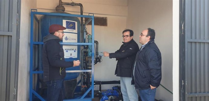 Imagen de archivo del pasado febrero cuando se entregó el proyecto al alcalde de Alcolea, Antonio Ocaña