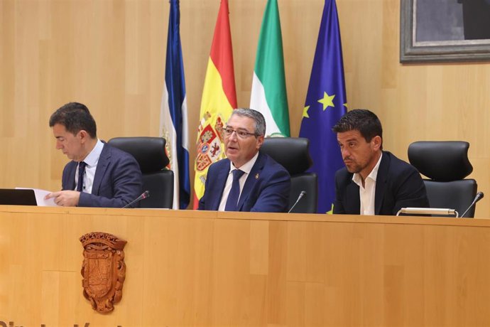 Un momento de la sesión plenaria en la que se ha aprobado la estructura organizativa de la Corporación provincial.