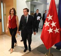 Almeida traslada su apoyo a su "compañera y amiga" Ayuso, convencido de que se apoyará en su "fuerza, valentía y fe"