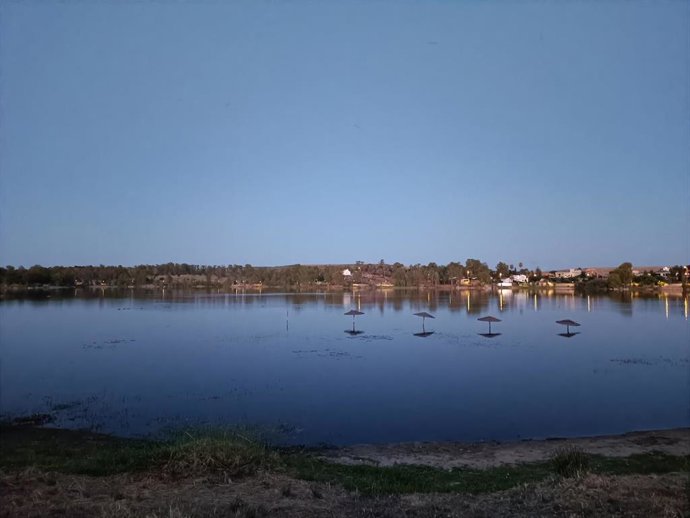 El embalse de Proserpina de Mérida por la noche