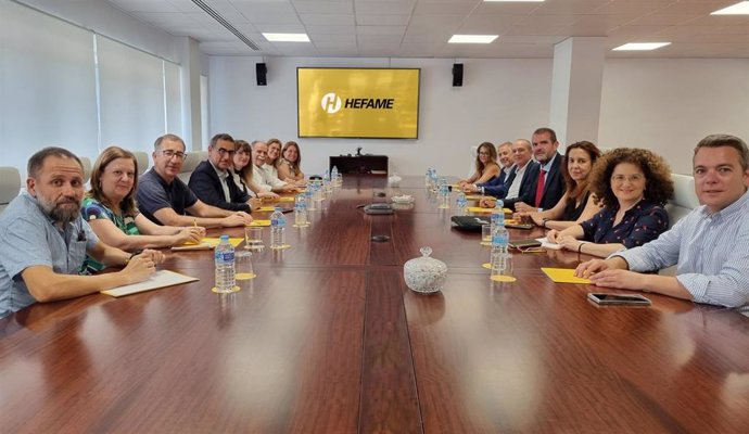 El presidente de Hefame recibe al equipo directivo de la UMU para explorar nuevas vías de colaboración