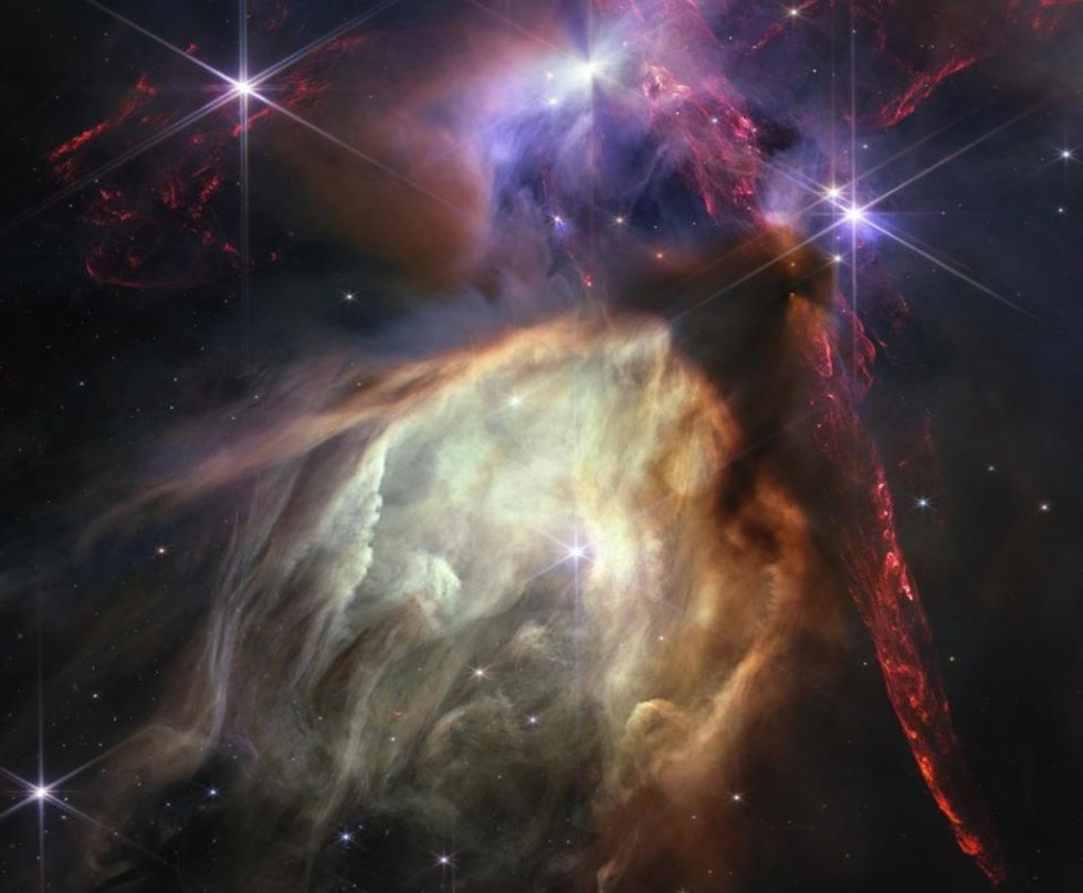La imagen del primer aniversario del telescopio espacial James Webb de la NASA muestra el nacimiento de estrellas como nunca antes se había visto, lleno de texturas detalladas de aspecto impresionista.