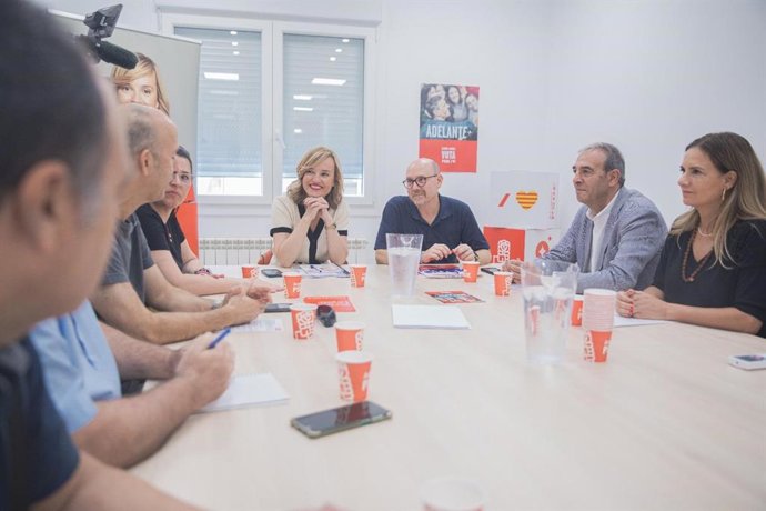 Pilar Alegría en la reunión con los secretarios generales de CCOO y UGT Aragón.