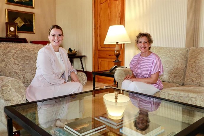 La presidenta del Govern, Marga Prohens y la delegada del Gobierno en Baleares, Aina Calvo
