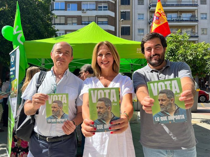 La candidata de Vox al Congreso por Sevilla, en un acto de campaña electoral.