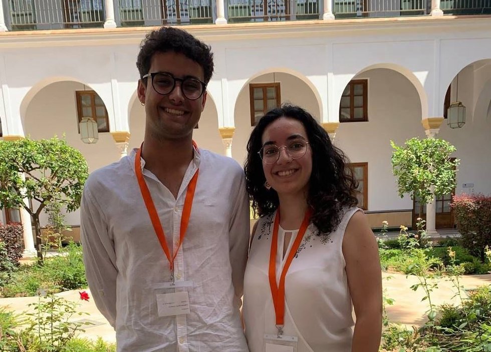 Los representantes del Cadus Alfonso Campuzano y Clara Nieto, en el Parlamento andaluz.