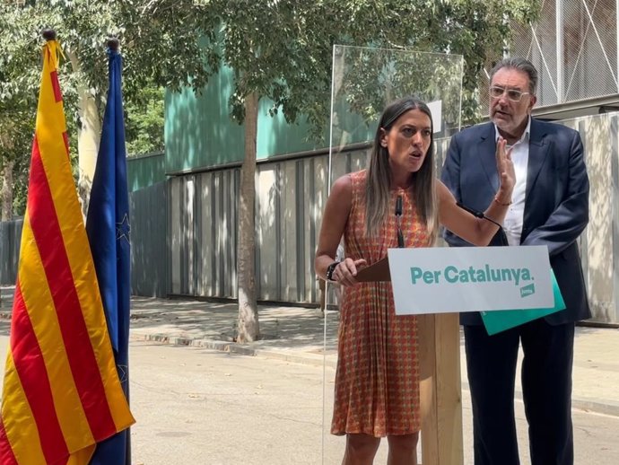 La candidata de Junts per Barcelona al Congrés, Míriam Nogueras, i el senador Josep Lluís Cleries